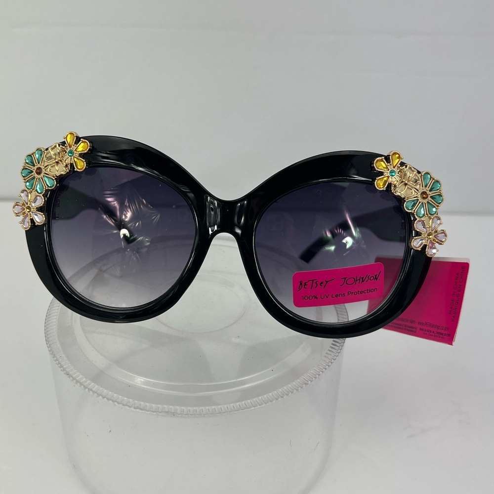 BETSEY JOHNSON FLORAL BLACK FRAME 100% UV PROTECTION WITH BLACK FRAME